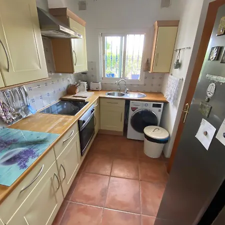 Charming 1 Bedroom With Shared Kitchen Next To Puerto Banus Apartment *