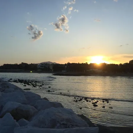 Charming 1 Bedroom With Shared Kitchen Next To Puerto Banus * Марбелья