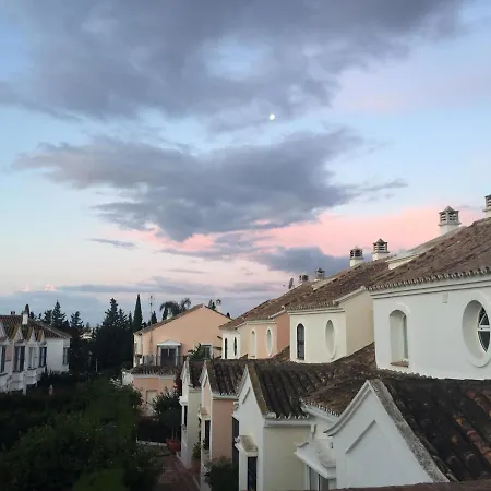 Charming 1 Bedroom With Shared Kitchen Next To Puerto Banus Apartment Marbella