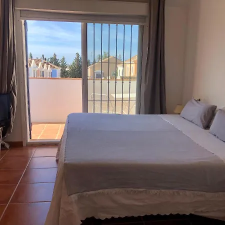Charming 1 Bedroom With Shared Kitchen Next To Puerto Banus *