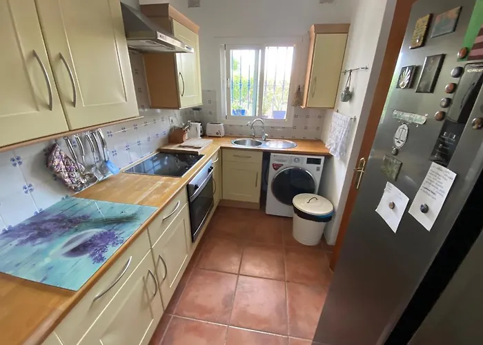 Charming 1 Bedroom With Shared Kitchen Next To Puerto Banus Apartamento *