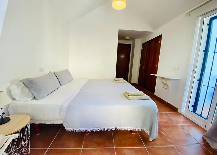 Apartamento Charming 1 Bedroom With Shared Kitchen Next To Puerto Banus