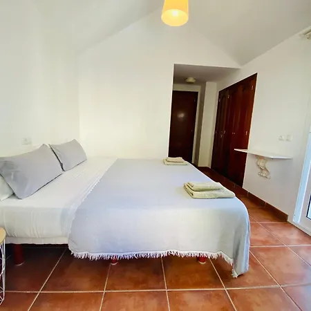 Daire Charming 1 Bedroom With Shared Kitchen Next To Puerto Banus